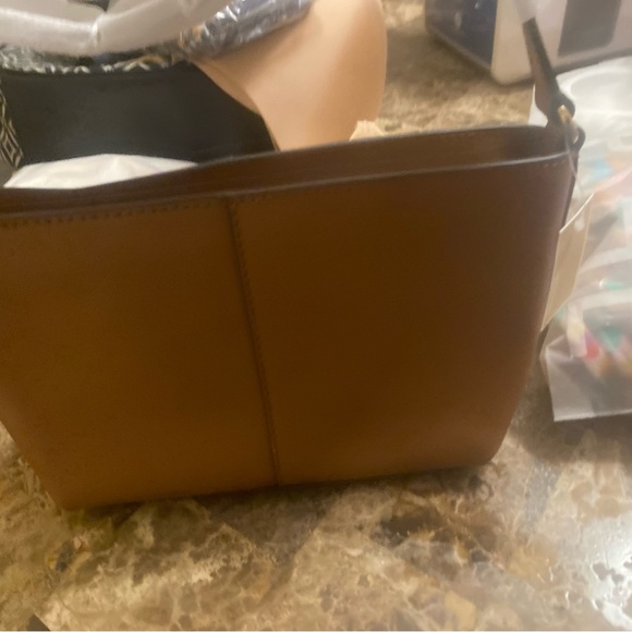 Michael Kors Jet Set Travel Tan Crossbody Tote with Gold Hardware - Picture 6 of 8